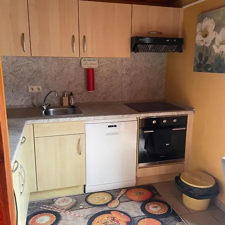 Дом отдыха Hondvriendelijke Vakantiewoning Met Jacuzzi En Sauna Foret D'animaux