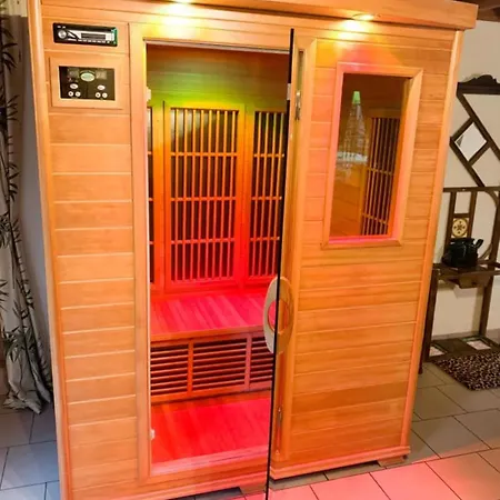 Hondvriendelijke Vakantiewoning Met Jacuzzi En Sauna Foret D'animaux